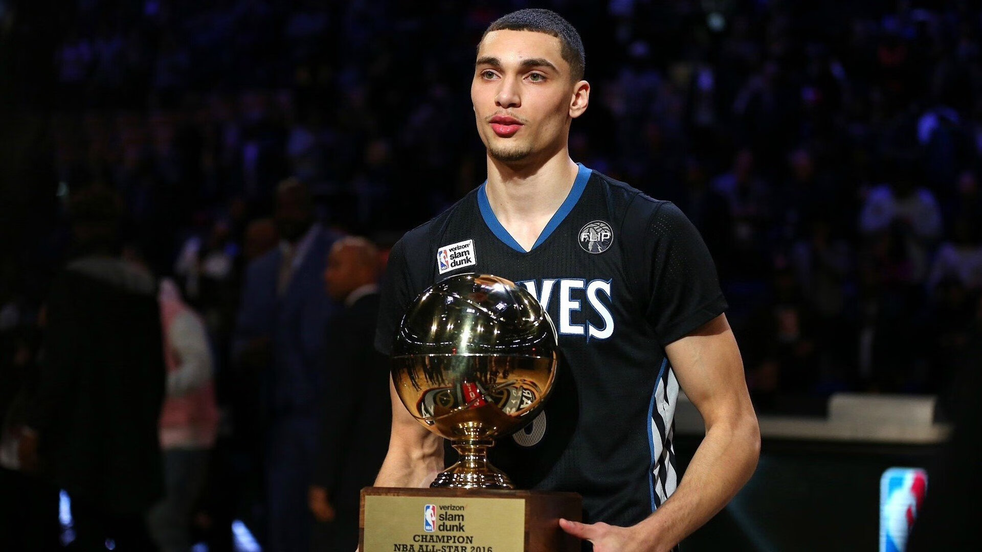 开云体育平台APP-蜂群风暴！库里如何用黄蜂哲学在总决赛第七场接管比赛