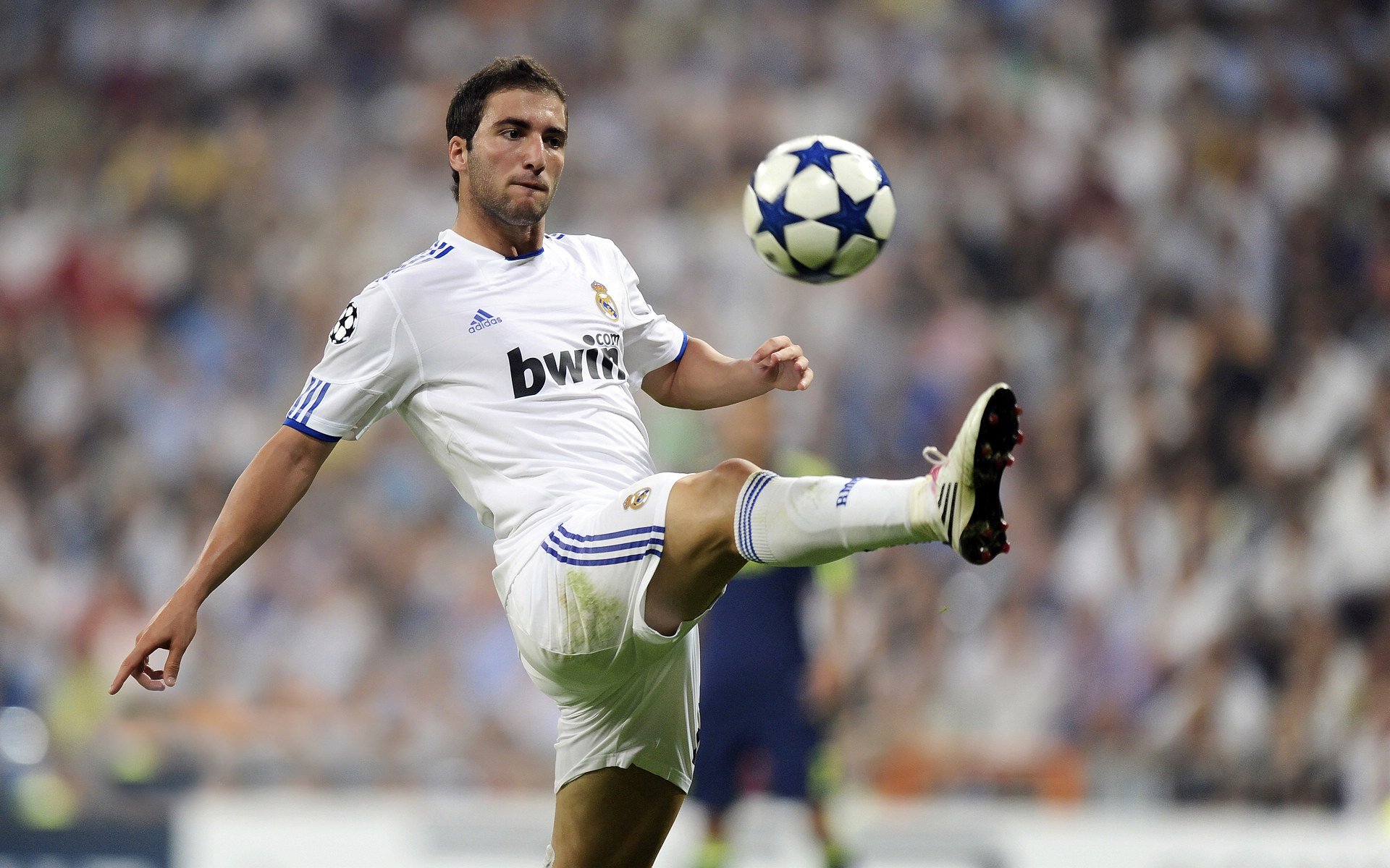 欧冠史诗夜!蒂亚戈打出统治级数据,诠释何为中场魔术师